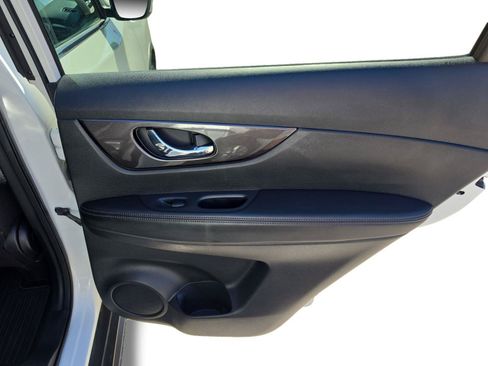Used 2020 Nissan Rogue S FWD image 21