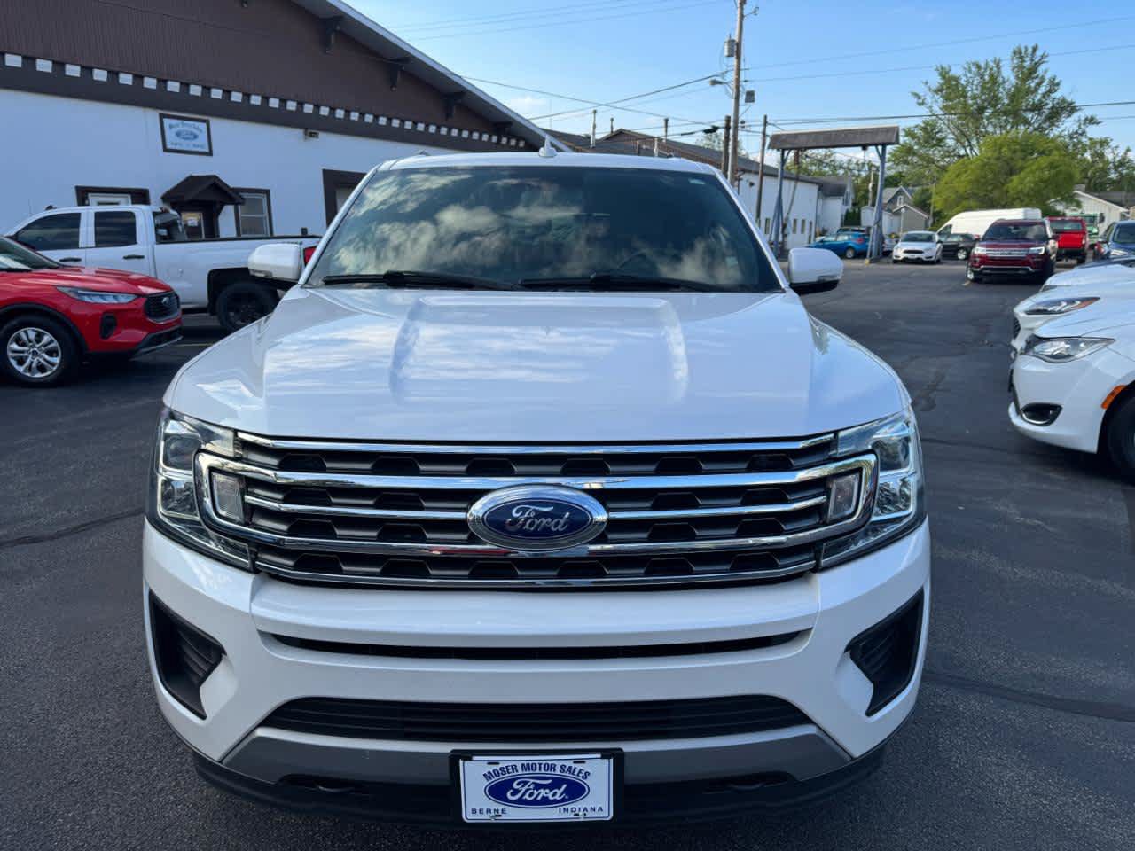Used 2019 Ford Expedition Max XLT w/ Equipment Group 202A AWD/4WD image 18