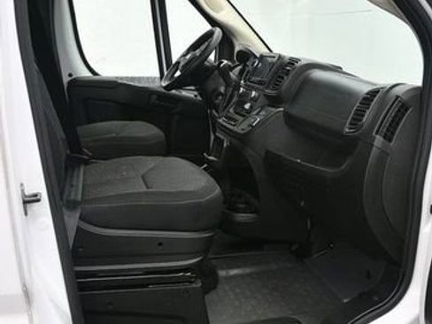 Used 2025 RAM ProMaster 2500 w/ Convenience Group FWD image 9