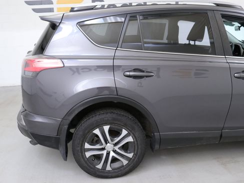 Used 2018 Toyota RAV4 LE image 9
