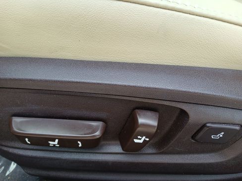 Used 2016 Lexus ES 350 w/ Luxury Package w/Wood Trim FWD image 11