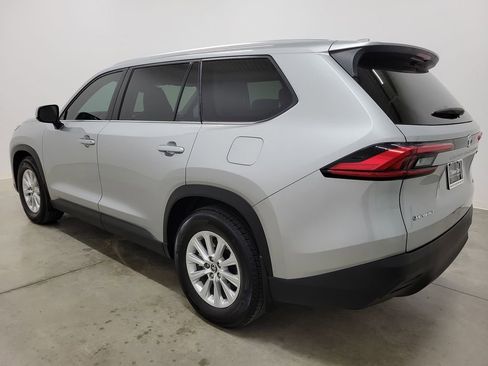 Used 2024 Toyota Grand Highlander XLE image 7