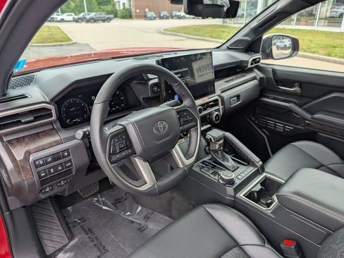 Used 2025 Toyota Tacoma Limited AWD/4WD image 18