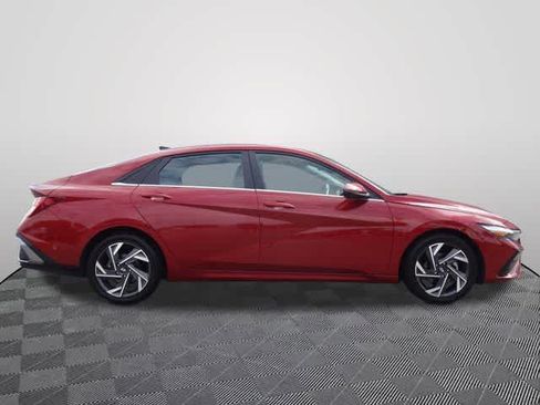 Used 2024 Hyundai Elantra Limited FWD image 4