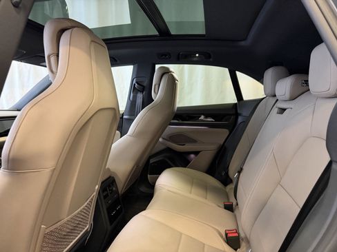 Certified 2025 Porsche Macan Electric image 24