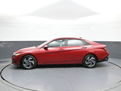 Certified 2025 Hyundai Elantra SEL image 42