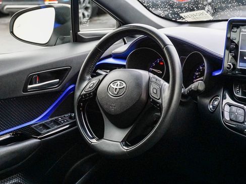 Used 2020 Toyota C-HR XLE image 17