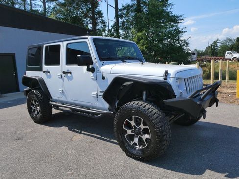 Used 2015 Jeep Wrangler Unlimited Sport w/ Quick Order Package 24S AWD/4WD image 3