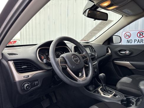 Used 2018 Jeep Cherokee Latitude image 13