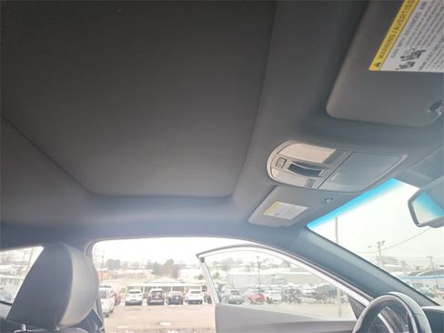 Used 2019 Hyundai Veloster 2.0 Premium image 16