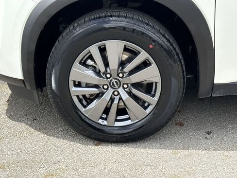 Used 2025 Nissan Pathfinder SV FWD image 11
