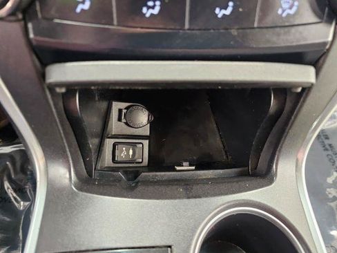 Used 2015 Toyota Camry SE FWD image 19