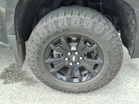 Used 2022 Chevrolet Colorado Z71 w/ Z71 Midnight Edition AWD/4WD image 9