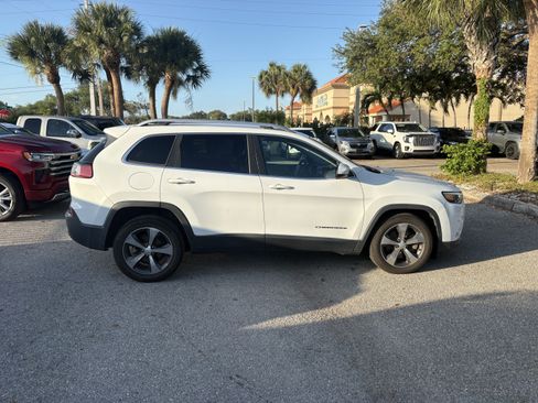 Used 2019 Jeep Cherokee Limited FWD image 8
