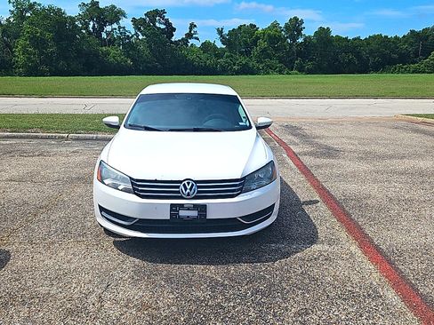 Used 2012 Volkswagen Passat 2.5 SE FWD image 2