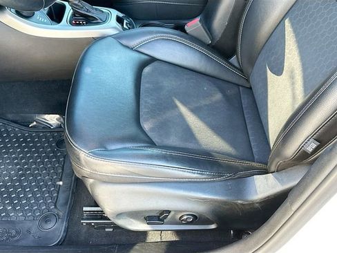 Used 2018 Jeep Compass Latitude w/ Cold Weather Group image 17