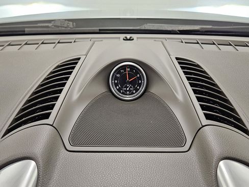 Used 2018 Porsche Cayenne Platinum Edition image 40