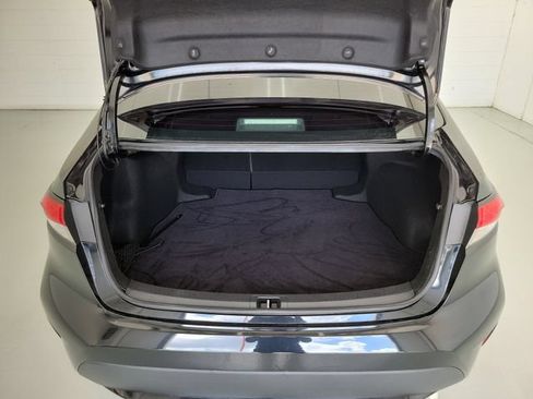 Used 2022 Toyota Corolla LE FWD image 11