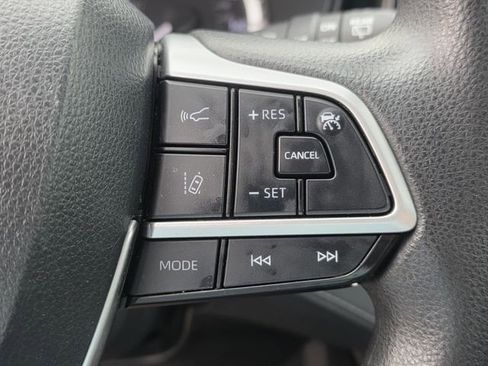 Used 2023 Toyota Highlander L FWD image 27