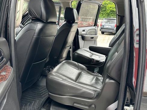 Used 2013 GMC Yukon XL Denali RWD image 24