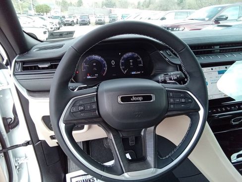 New 2026 Jeep Grand Cherokee Limited w/ Limited Altitude Package AWD/4WD image 16