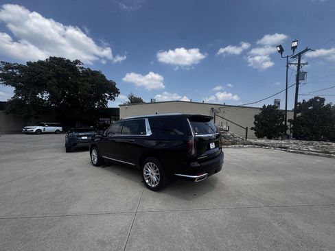 Used 2023 Cadillac Escalade ESV Premium Luxury AWD/4WD image 3