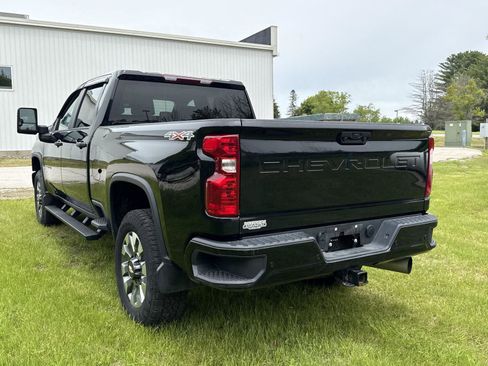 Used 2025 Chevrolet Silverado 2500 Custom w/ Custom Value Package AWD/4WD image 8