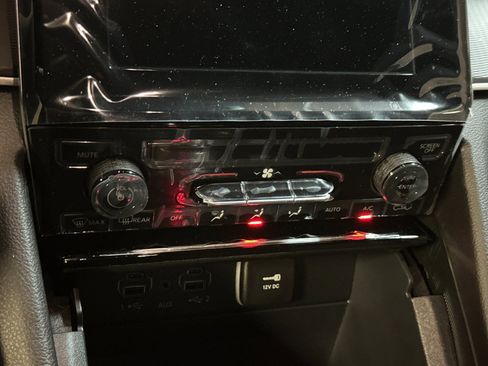 New 2026 Jeep Grand Cherokee Laredo image 17