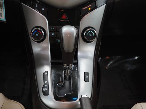 Used 2014 Chevrolet Cruze LT w/ Sun, Sound and Sport Package FWD image 17