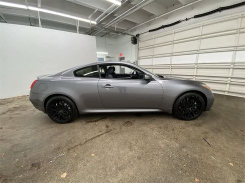 Used 2013 INFINITI G37 x w/ Premium Pkg image 7
