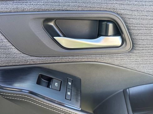 Used 2023 Nissan Rogue SV FWD image 15