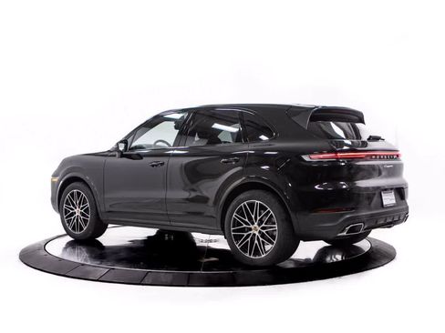 Certified 2026 Porsche Cayenne AWD/4WD image 3