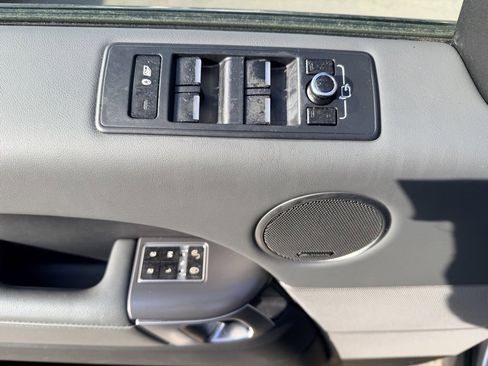 Used 2015 Land Rover Range Rover Sport SE image 12