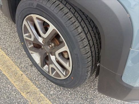 Used 2017 Jeep Renegade Latitude FWD image 6