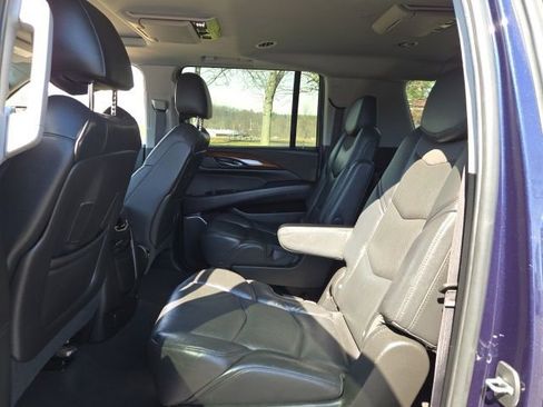 Used 2020 Cadillac Escalade ESV Luxury image 13