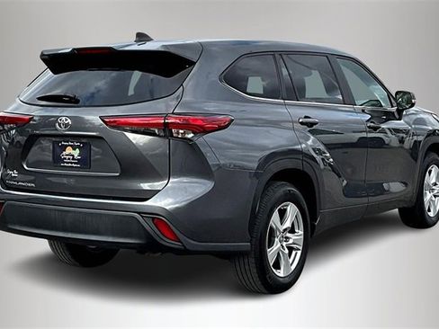 Used 2023 Toyota Highlander L image 5
