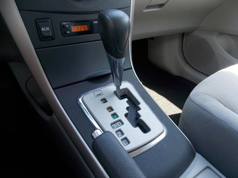 Used 2010 Toyota Corolla image 17