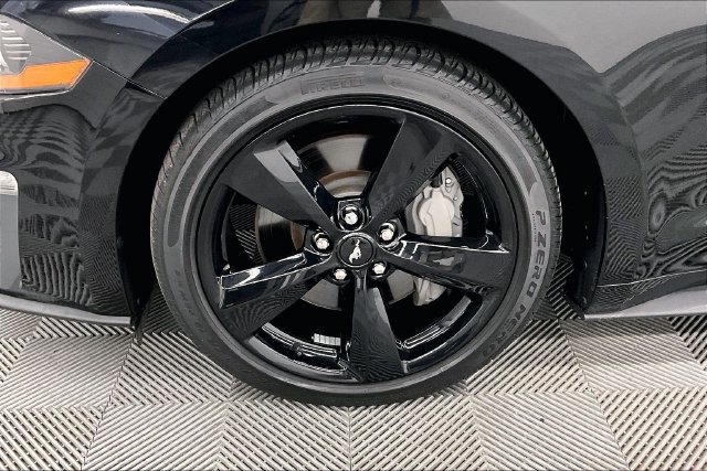 Used 2021 Ford Mustang GT Premium w/ Black Accent Package RWD image 9