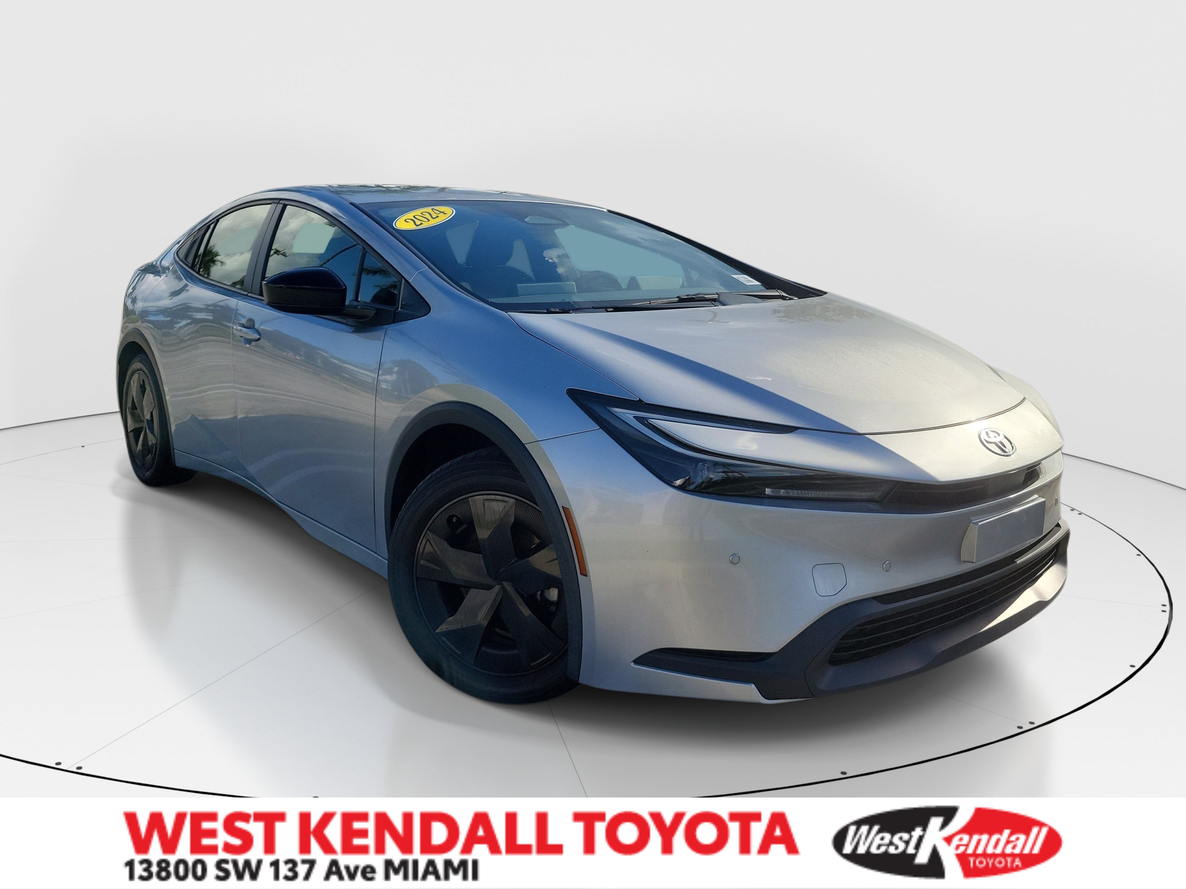 Used 2024 Toyota Prius LE FWD image 1