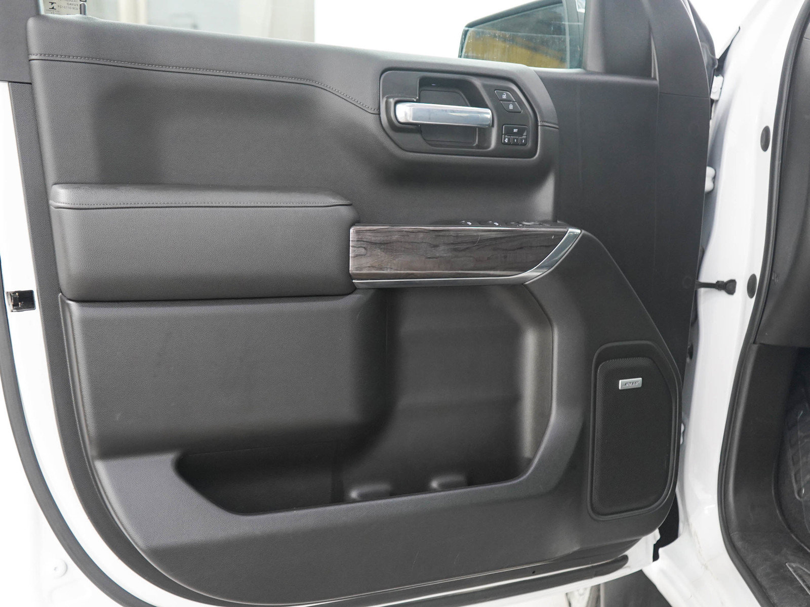 Used 2021 Chevrolet Silverado 1500 LTZ w/ Technology Package AWD/4WD image 17
