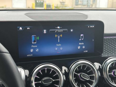 Used 2024 Mercedes-Benz GLB 250 GLB 250 image 28