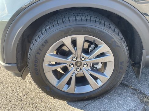 Used 2022 Ford Explorer XLT w/ Equipment Group 202A image 11