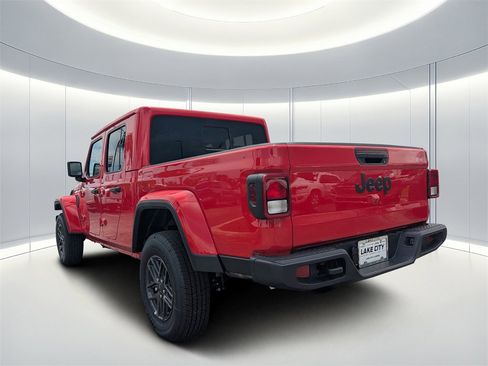 New 2025 Jeep Gladiator Sport image 6