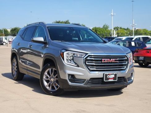 Used 2024 GMC Terrain SLT FWD image 2