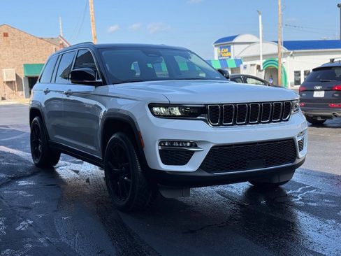 Used 2023 Jeep Grand Cherokee Limited AWD/4WD image 3