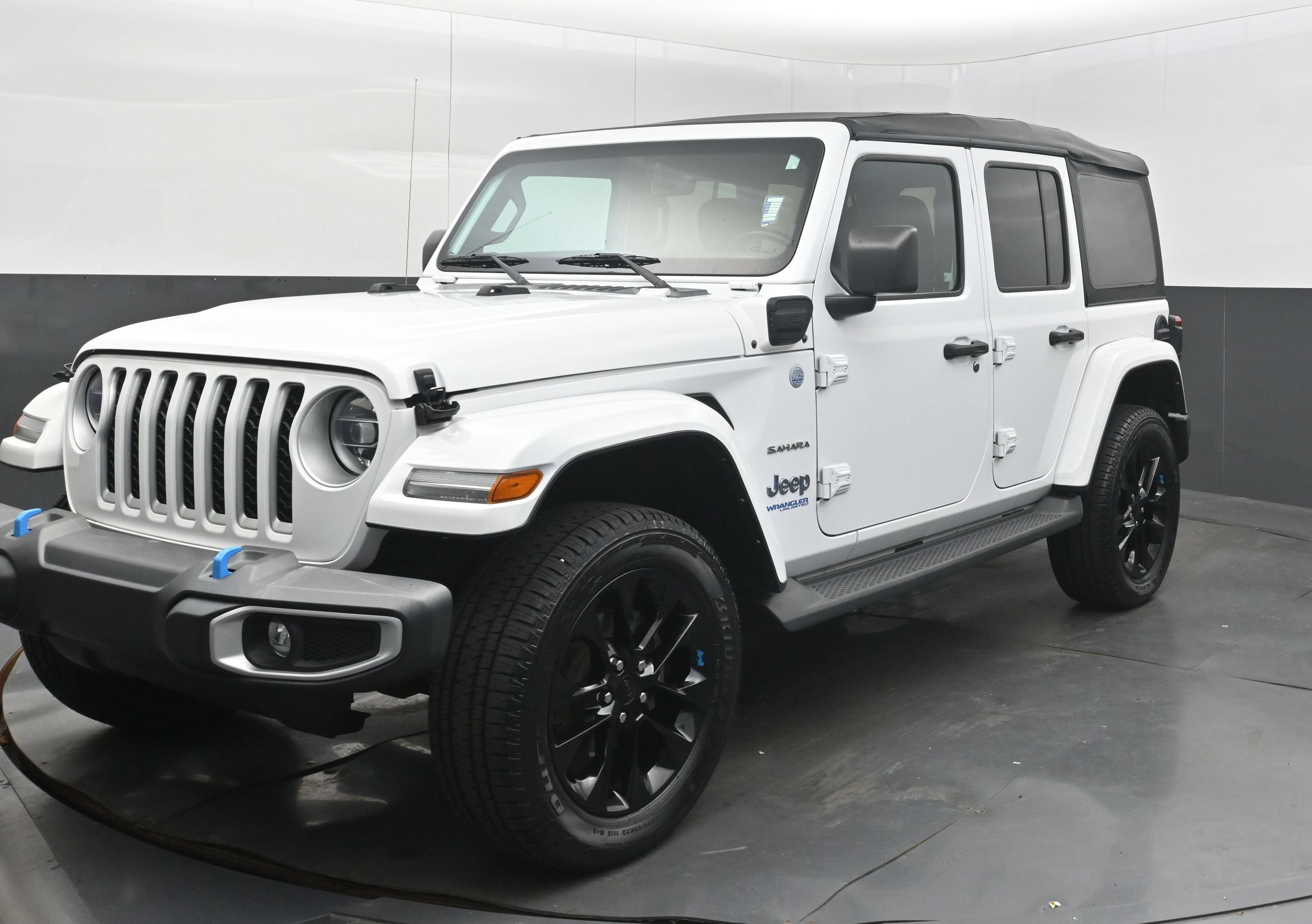 Used 2022 Jeep Wrangler Unlimited Sahara AWD/4WD image 4