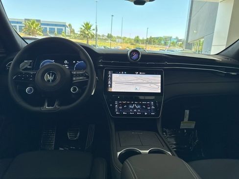 New 2025 Maserati Grecale Modena image 12