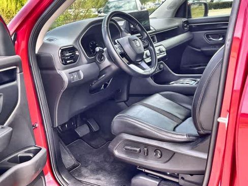 Used 2023 Honda Pilot Touring image 3