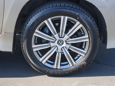 Used 2018 Lexus LX 570 4WD image 9