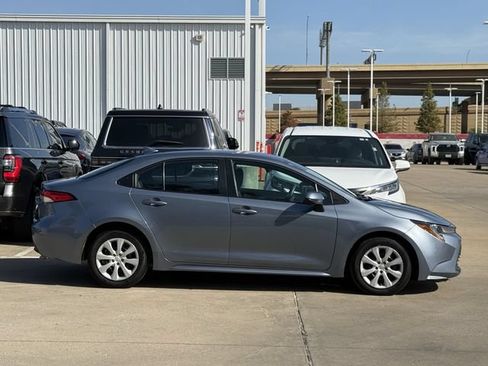 Used 2025 Toyota Corolla LE FWD image 3